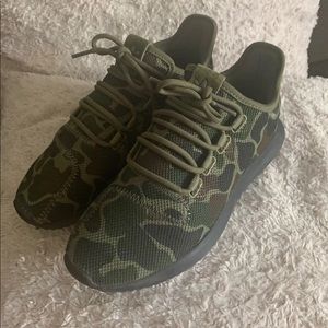 Adidas camo Roshe